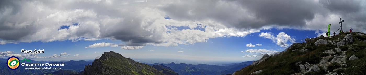 77 Panoramica da Cima Croce (1975 m).jpg